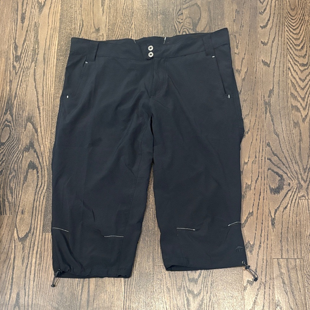 10,000 ft above sea level Women's Black‎ Capris with Button Detail